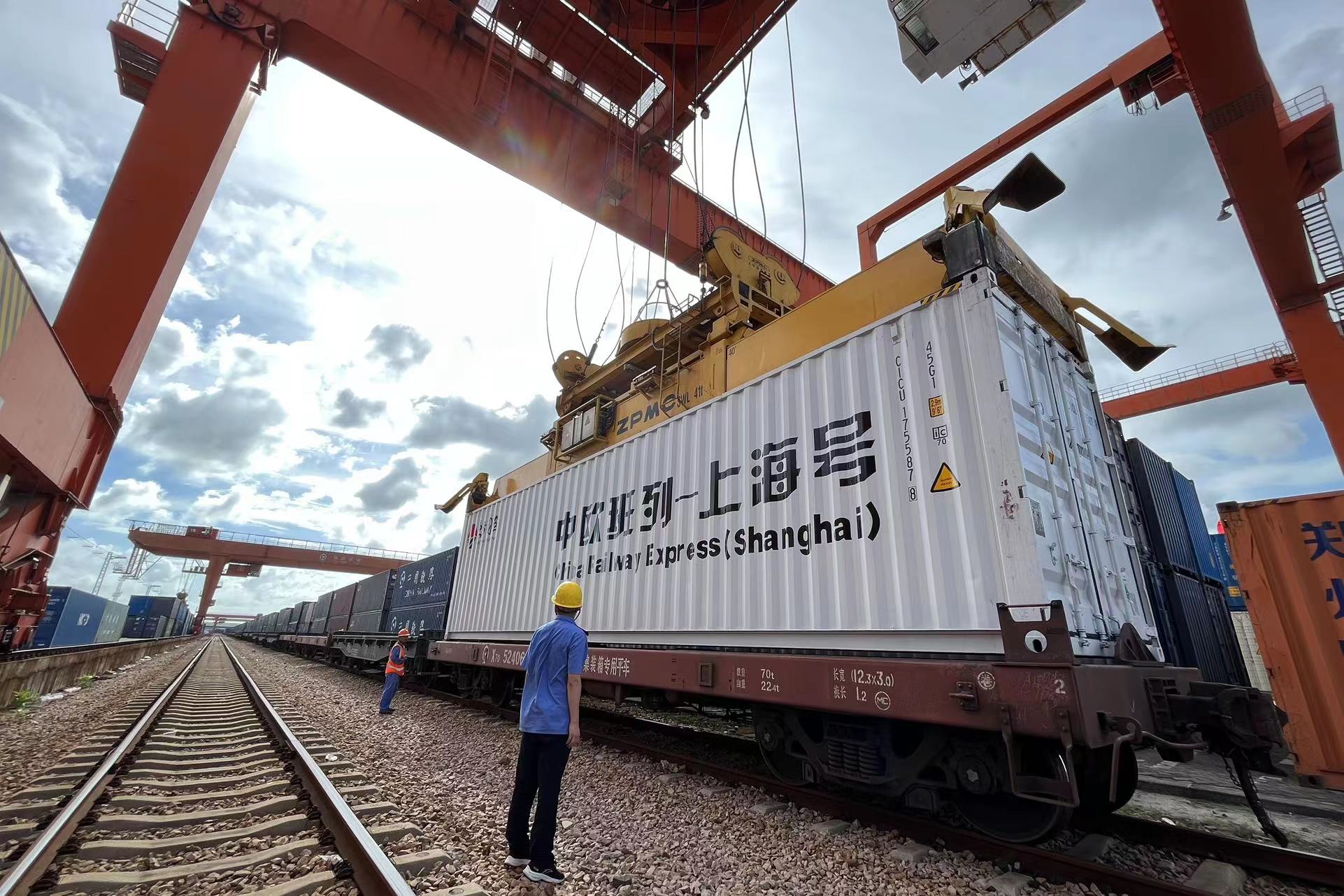 “藍色引擎”強勁發力 海上絲路開闢高水準開放新天地