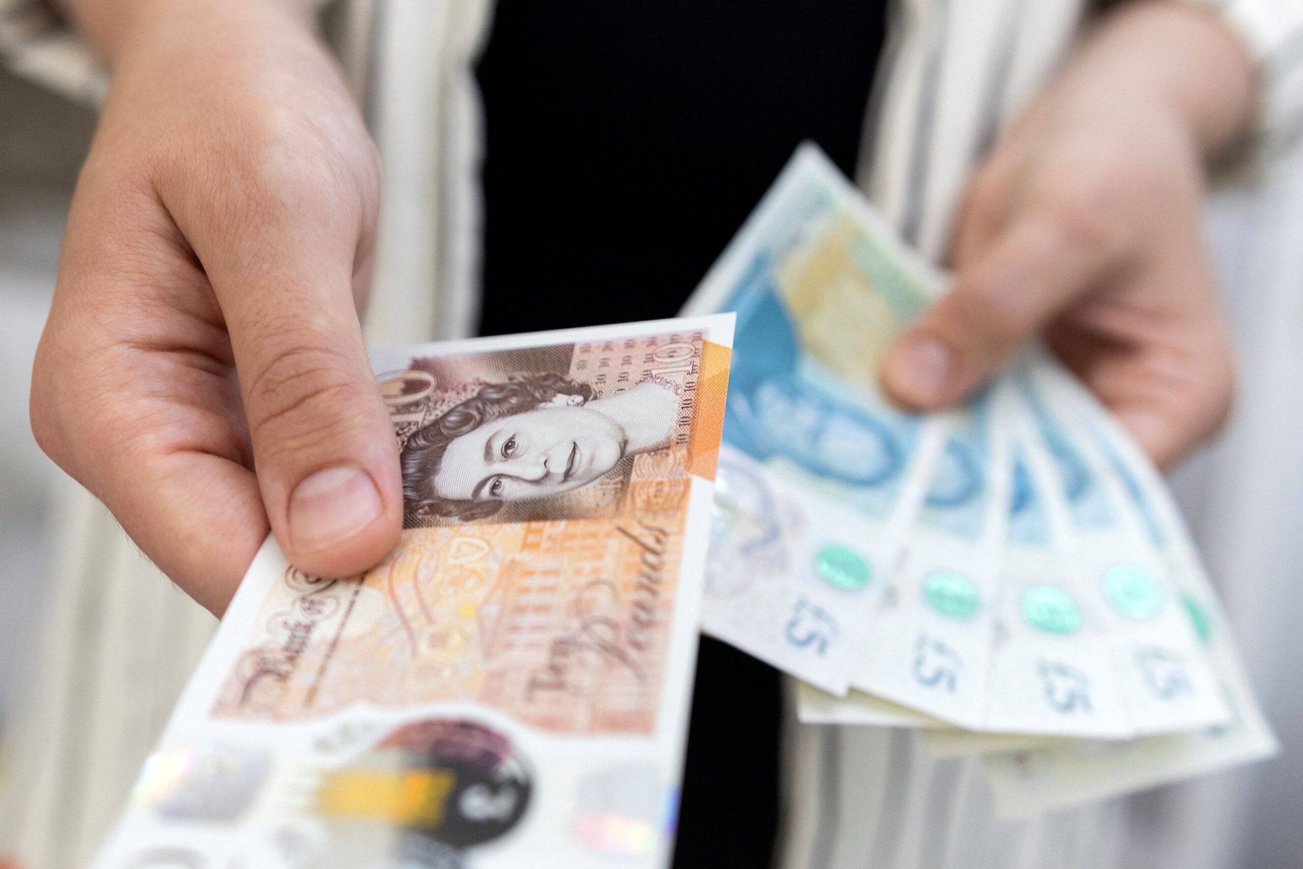 英鎊在工資數據公佈後仍然保持著五個月來的低點