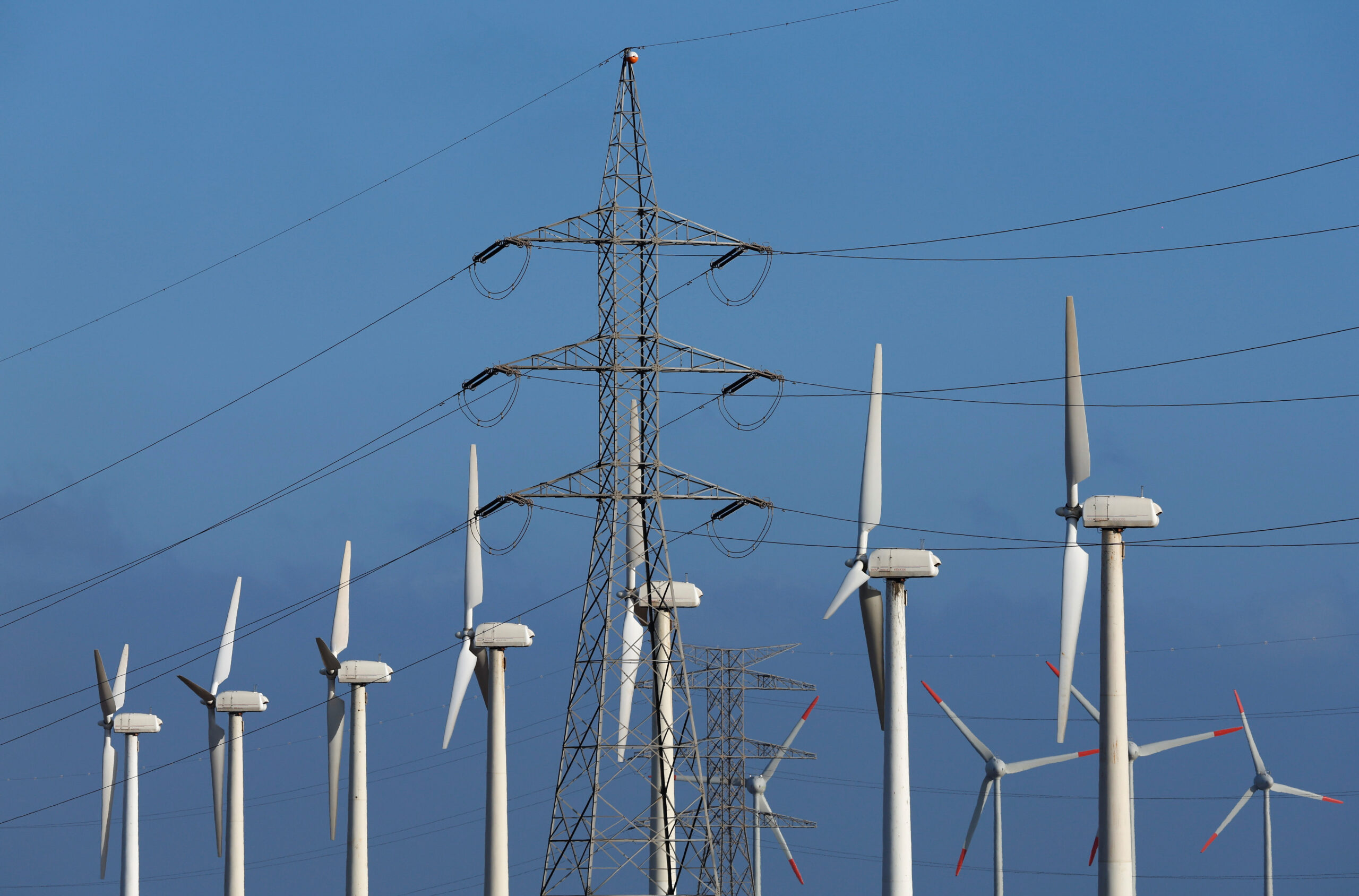 西班牙批准了近300個可再生能源專案 投資額達180億美元