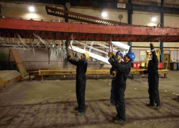 英國製造業採購經理人指數（PMI）顯示，英國工廠活動自 4 月份以來首次出現小幅萎縮