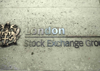 美聯儲採取謹慎立場，英國央行維持利率不變，英國富時 100 指數下滑