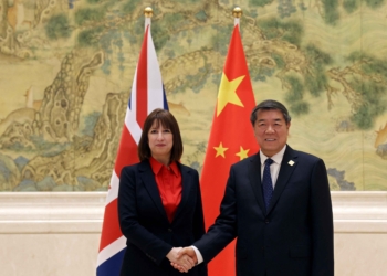 在市場動盪之際，英國裏夫斯表示將採取行動遵守財政規則