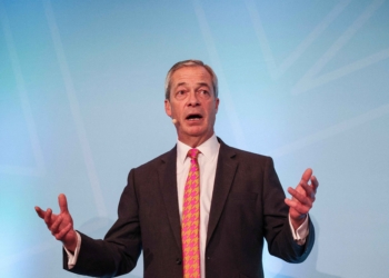奈傑爾-法拉奇領導的右翼政黨在英國最新民調中首次領先