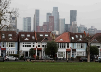 英國皇家特許測量師學會（RICS）調查顯示，1 月份英國住房市場降溫，但測量師保持樂觀態度
