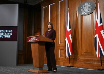 英國政府自己估計福利削減將使 25 萬人陷入貧困