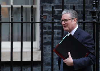 英國斯塔默認為在特朗普關稅衝擊後無需立即放寬財政規則