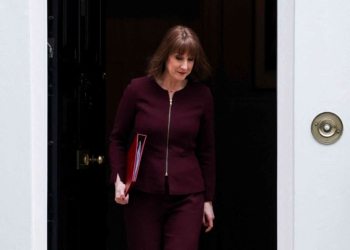 英國財政大臣著眼與歐盟建立更緊密聯繫，警告關稅的’深遠’影響