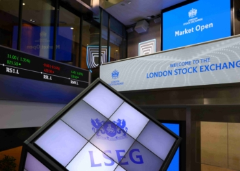 英國股市上漲 銀行股領漲 此前特朗普對鮑威爾態度逆轉