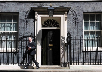英國警方逮捕第二名與首相斯塔默有關的火災嫌疑人