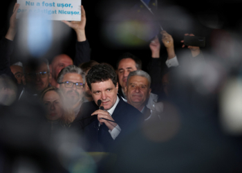 羅馬尼亞支持歐盟的當選總統以沉著冷靜、有條不紊著稱