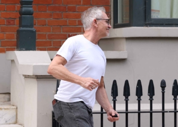 英格蘭的萊因克爾在為其引發反猶太主義投訴的帖子道歉後離開BBC
