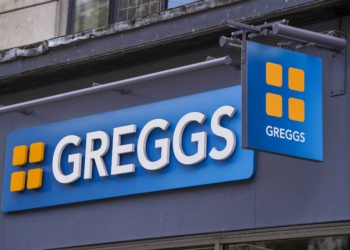隨著英國交易條件改善，Greggs的銷售增長加快