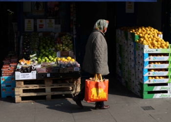 英國經濟預計2025年增長1.0%；情緒略有改善