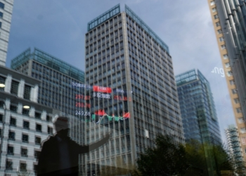 特朗普減稅引發財政擔憂，股市低迷，美元下跌