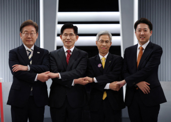 韓國人關注戒嚴後總統權力的憲法改革