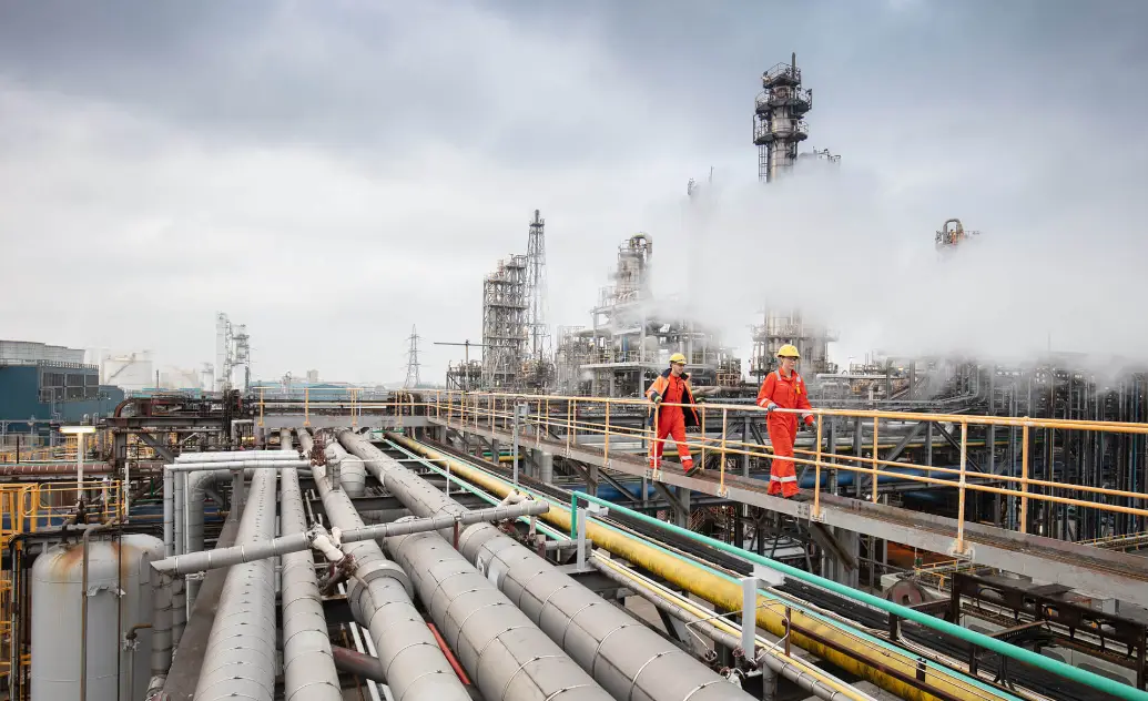 兩大化工巨頭同日下調盈利預期，歐盟推出加強競爭力計畫救市