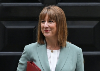 英國斯塔默：裏夫斯將長期擔任財政大臣