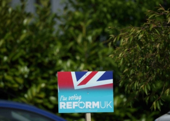 法拉奇改革黨的英國議員退出該黨