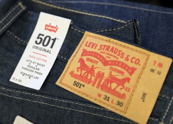 儘管面臨關稅帶來的壓力，但利維·施特勞斯公司（Levi Strauss）因歐洲牛仔布需求穩定而上調年度預測