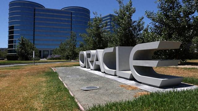 股價盤中創新高！甲骨文簽下神秘大客戶，每年將貢獻超300億美元收入