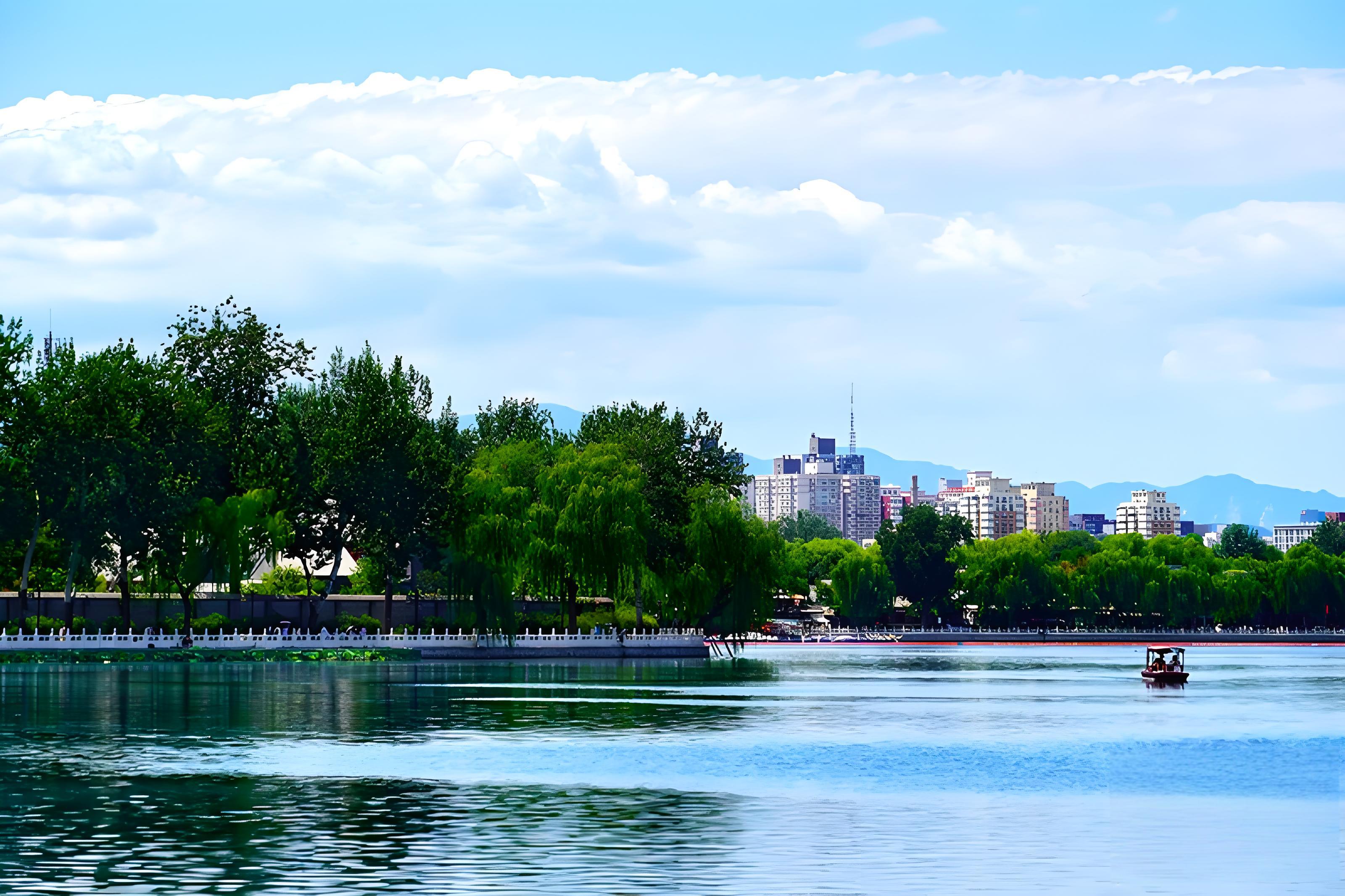 北京什刹海景區現“天空之鏡”