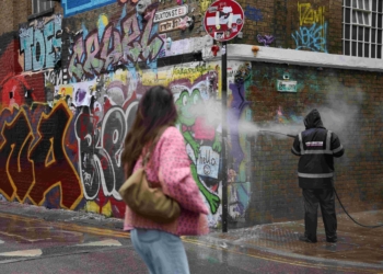 慈善機構稱，英國年輕女性面臨更多扼頸和暴力威脅