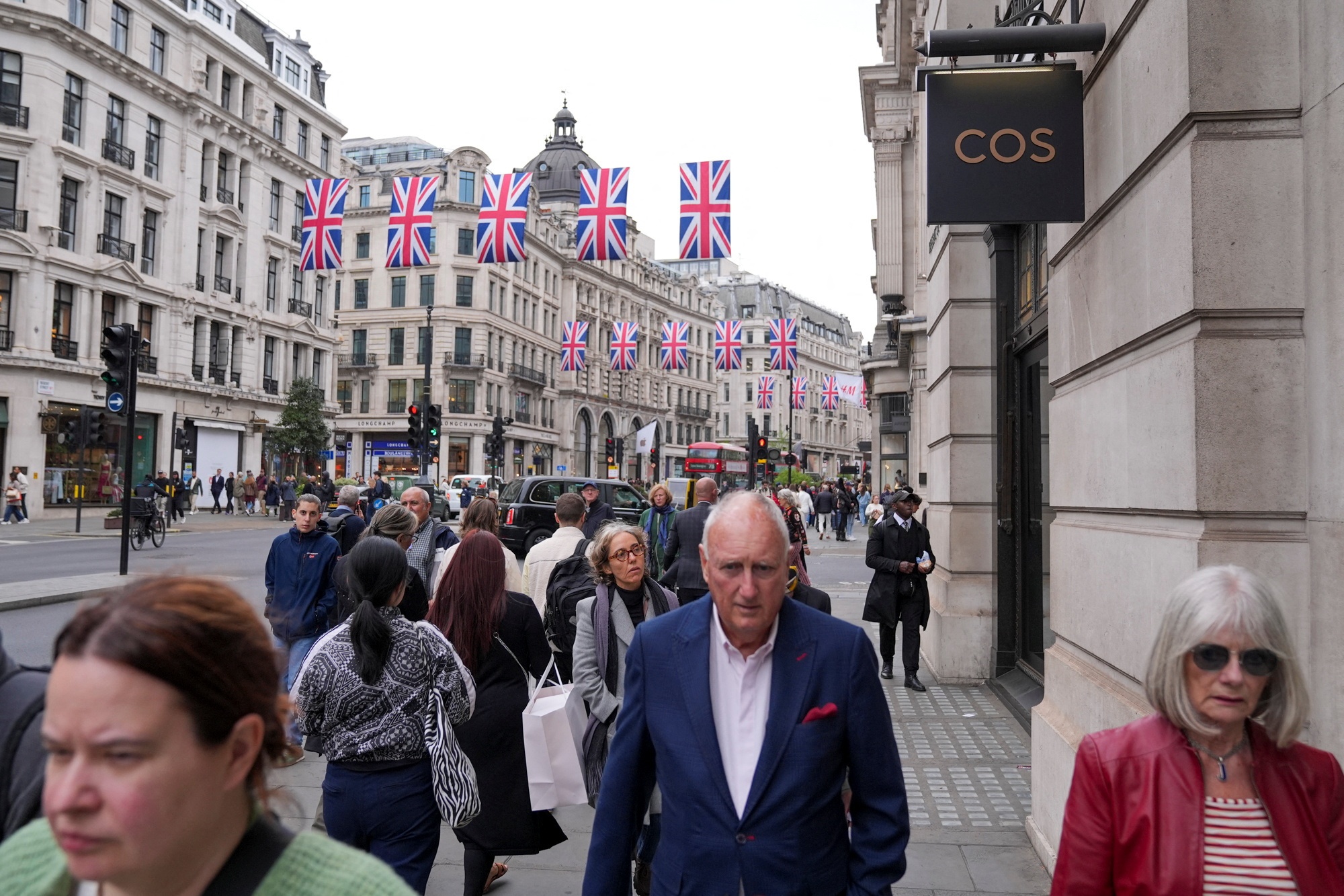 GfK表示，英國央行降息後，英國消費者信心增強