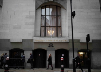 英國夫婦在冬季逃亡後殺害嬰兒女兒被判刑