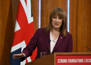英國財政大臣裏夫斯：兌現減稅承諾意味著大幅削減投資