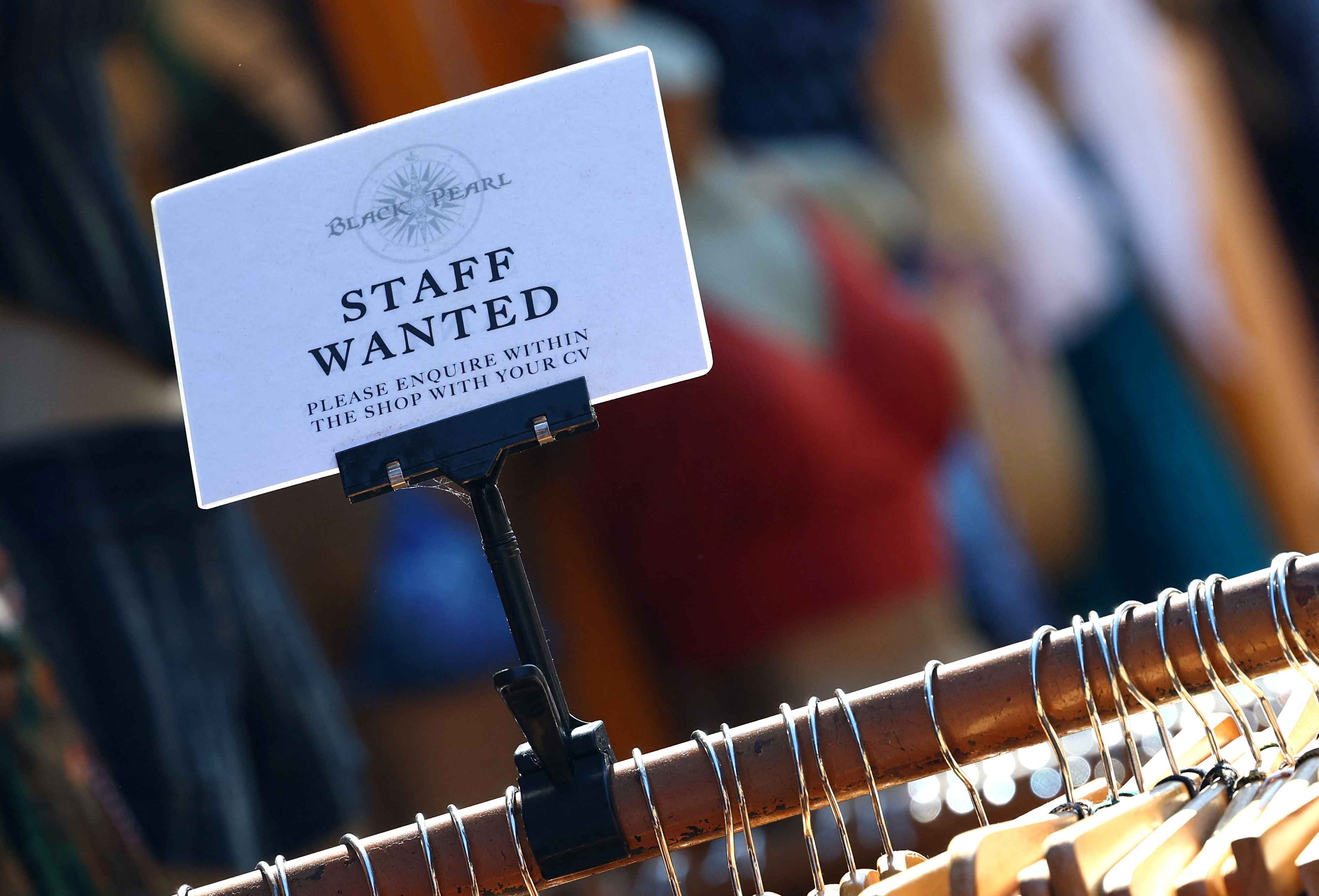 調查顯示，英國預算案公佈前就業市場低迷態勢略有緩解- 星空經濟新聞