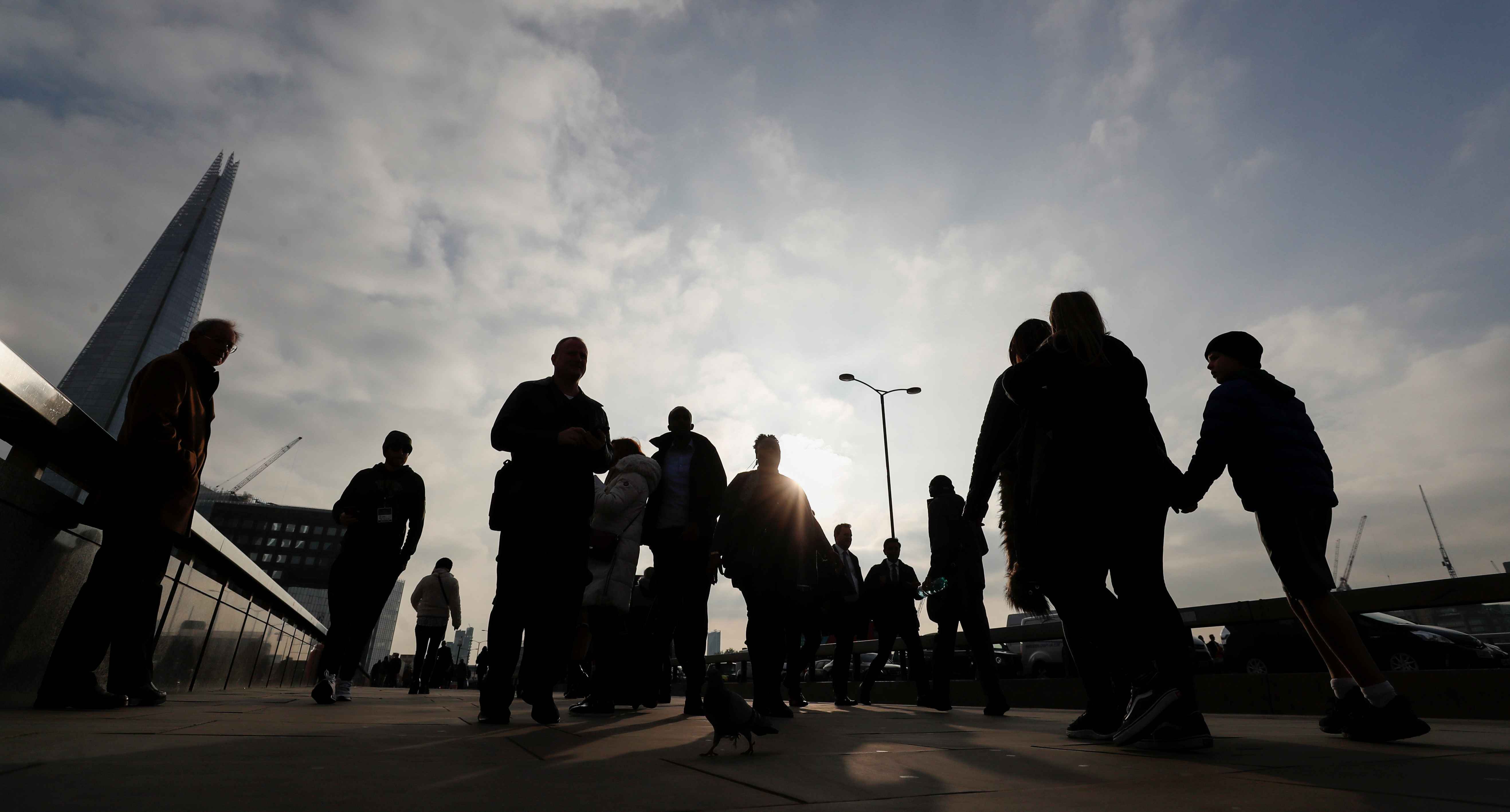 英國雇主報告顯示12月招聘需求減弱但薪資增長強勁- 星空經濟新聞