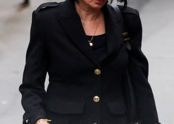 演員薩迪·弗羅斯特在英國隱私案庭審中表示自己曾‘被人懸賞追殺’