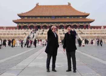 英國首相訪華之際，中國放寬對英國公民的簽證規定