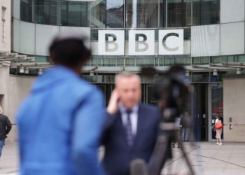 BBC為播出嘉賓因圖雷特綜合症發表的BAFTA種族歧視言論道歉