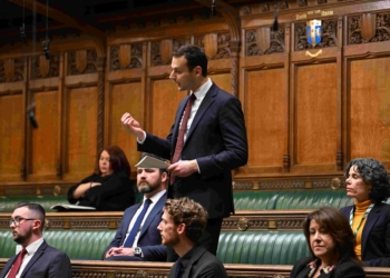 英國大臣辭職，儘管涉嫌調查記者一事已澄清