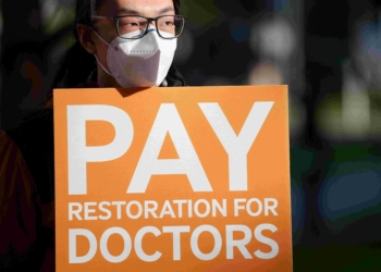 英格蘭醫生拒絕政府薪酬及人員配置方案後，開啟為期六天的罷工