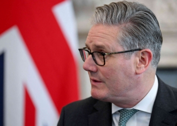 英國首相斯塔默表示，英國不會支持封鎖霍爾木茲海峽