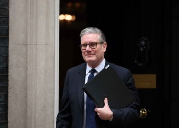 英國首相斯塔默試圖就曼德爾森任命一事推卸責任