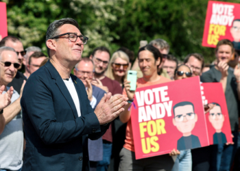 《太陽報》報導：英國伯納姆考慮若當選首相將舉行提前大選