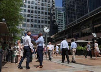 調查顯示：受伊朗戰爭衝擊，英國企業暫停招聘