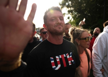 英國反伊斯蘭活動人士羅賓遜依據反恐法被短暫拘留