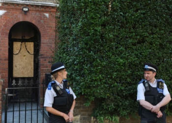 烏克蘭男子被裁定縱火焚燒英國首相斯塔默相關房產