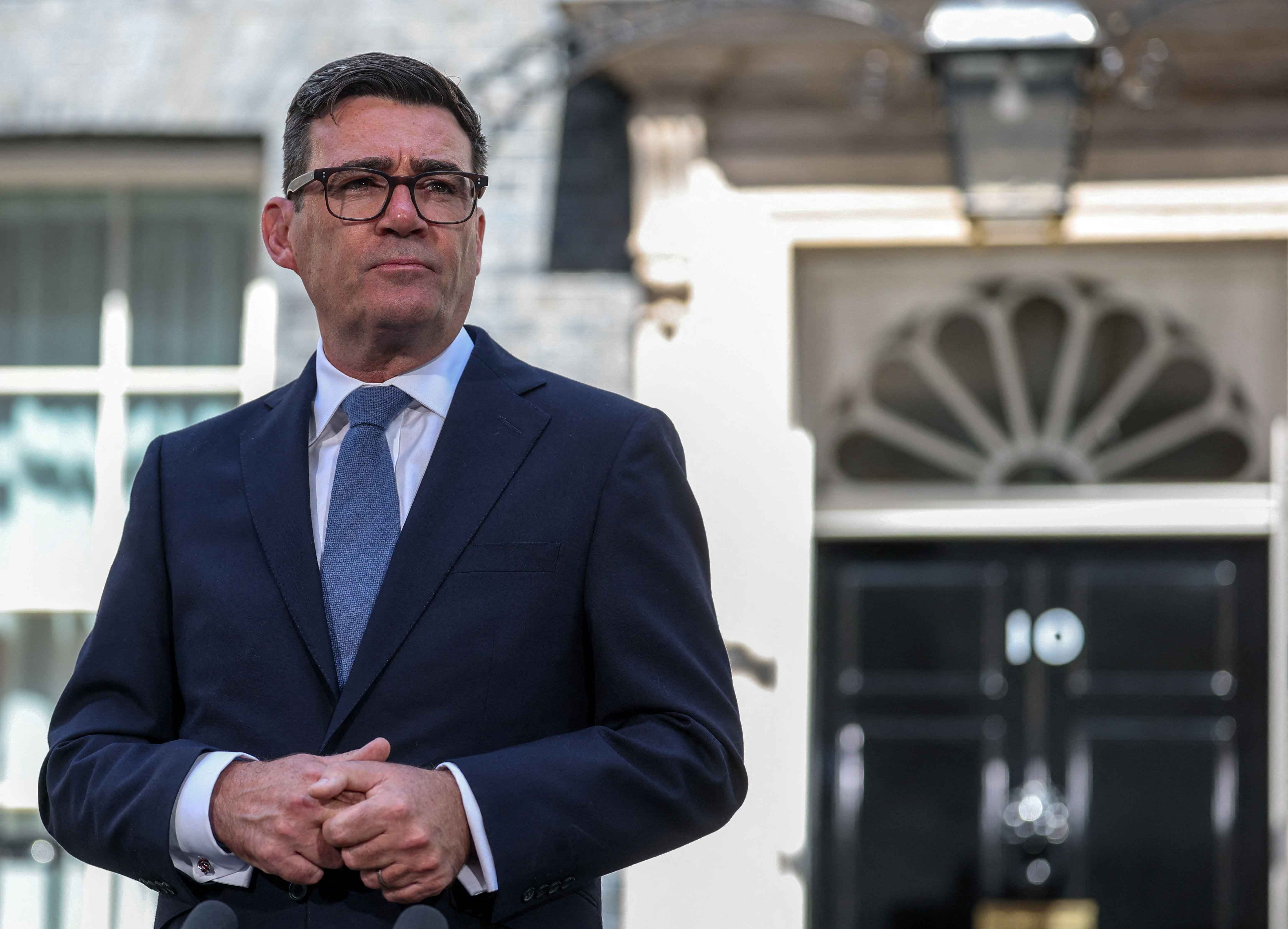 英國新任首相安迪·伯納姆誓言結束多年的動盪局面