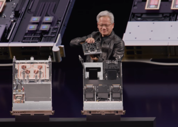 黃仁勳柏林演講：AI工廠部署最快縮至14天，智能體安全是技術問題